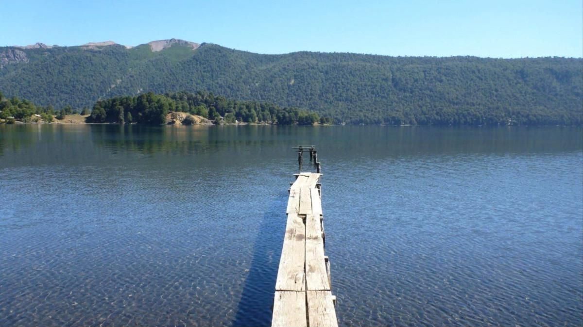 Muelle de madera en la Laguna Icalma